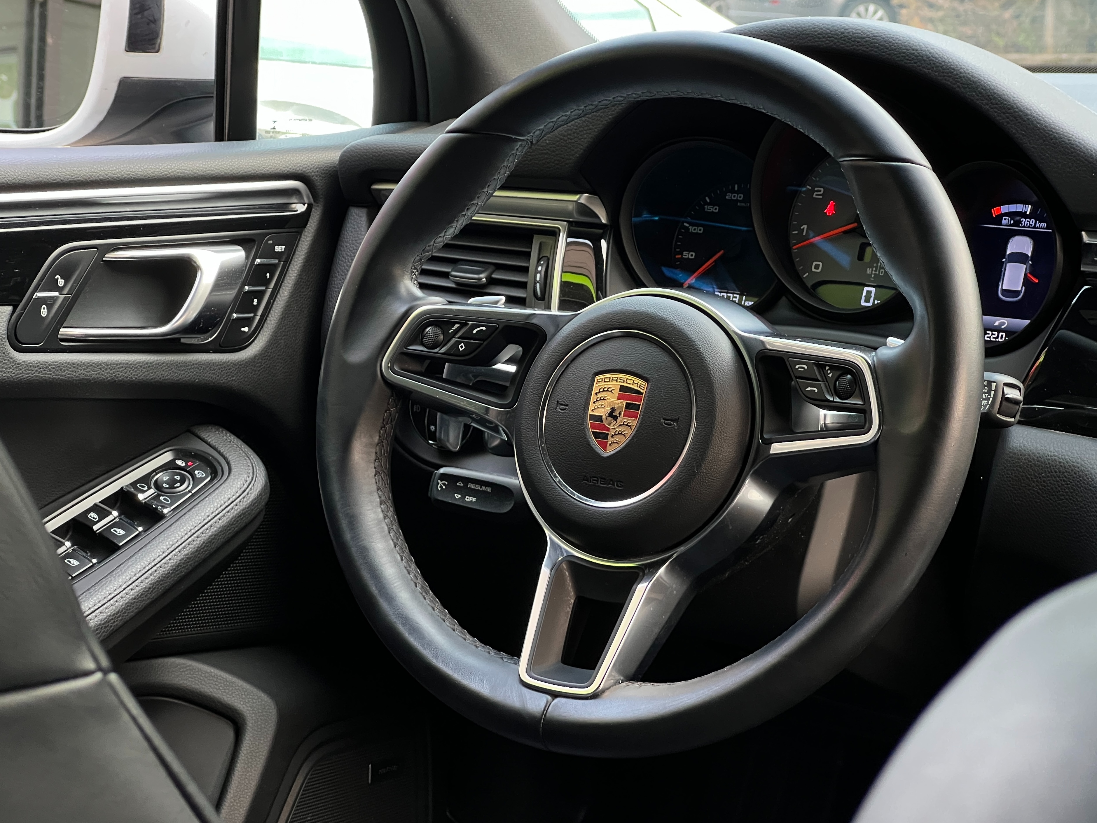 2018 Porsche Macan s - Image 15